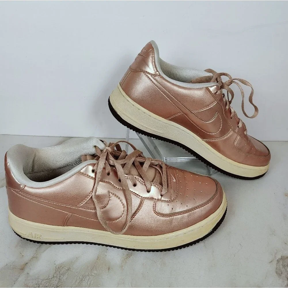 Nike Girls' Air Force 1 SE GS Metallic Rose Gold Sneakers Tennis Shoes, 7Y